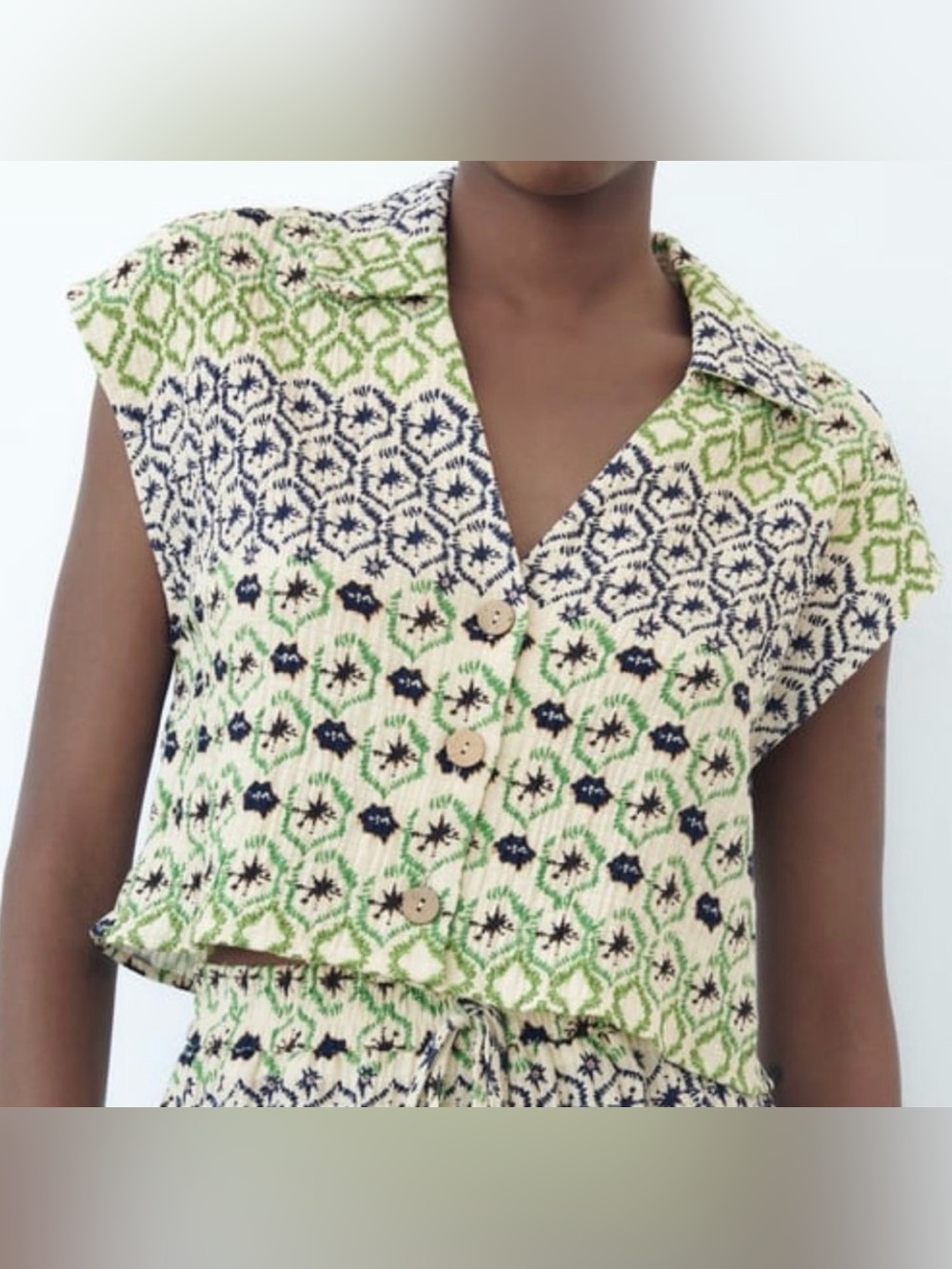 Zara Patterned Green and Navy Button-Front Cropped Top - Picture 1 of 8